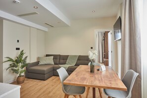 Family Apartment | Living area - Apartamentos Silken Fontibre Iberia Spa (Enmedio)