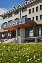 A modern building with a sign reading "fontibreberia & SPA".