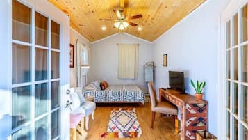 1 bedroom, iron/ironing board, travel cot, WiFi