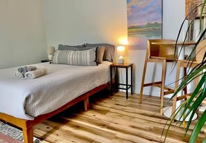 1 bedroom, WiFi - Mina House: Tiny Cottage Vibes in East Austin (Austin)