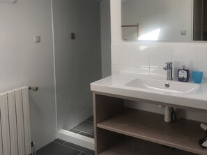 Shower - Cottage (sleeps 5) at Domaine de Chantageasse, a 17th century estate with pool (Asnières-la-Giraud)