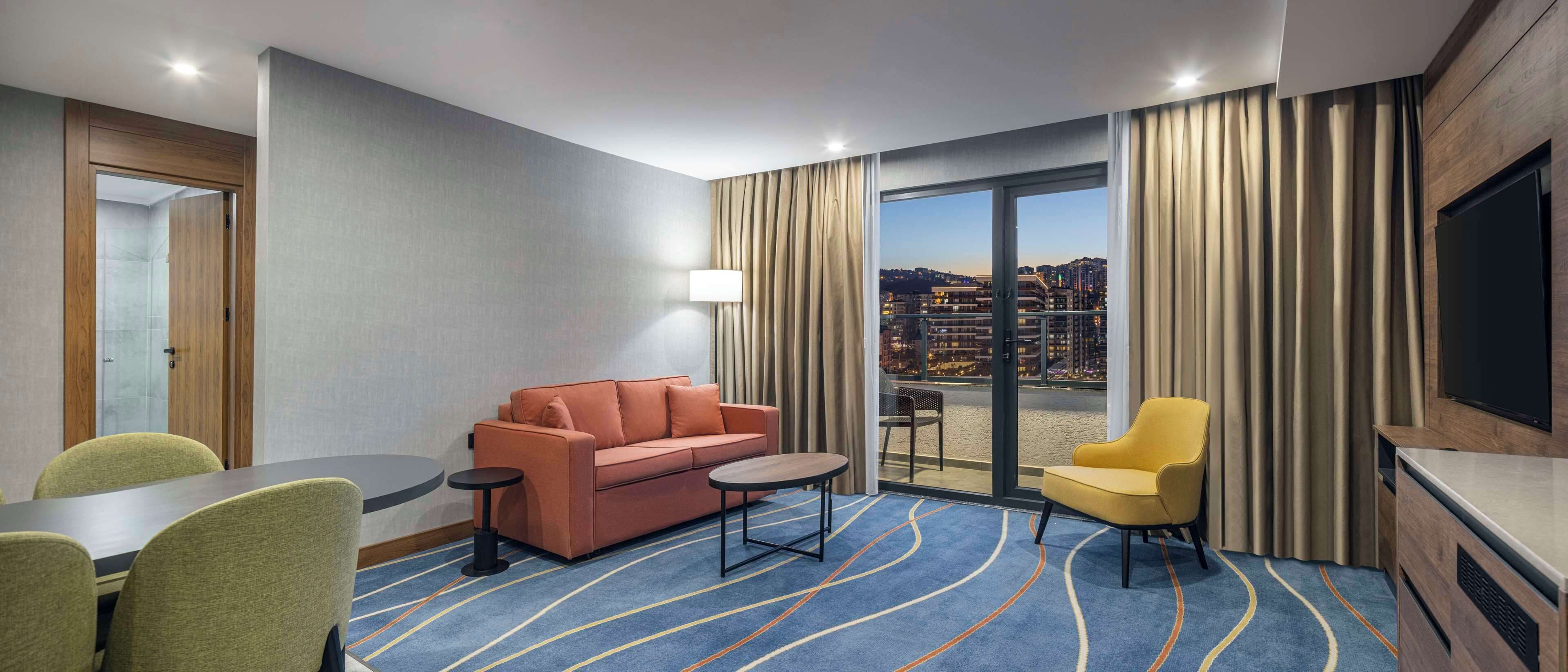 Suite, 1 Bedroom, City View | Ruang tamu