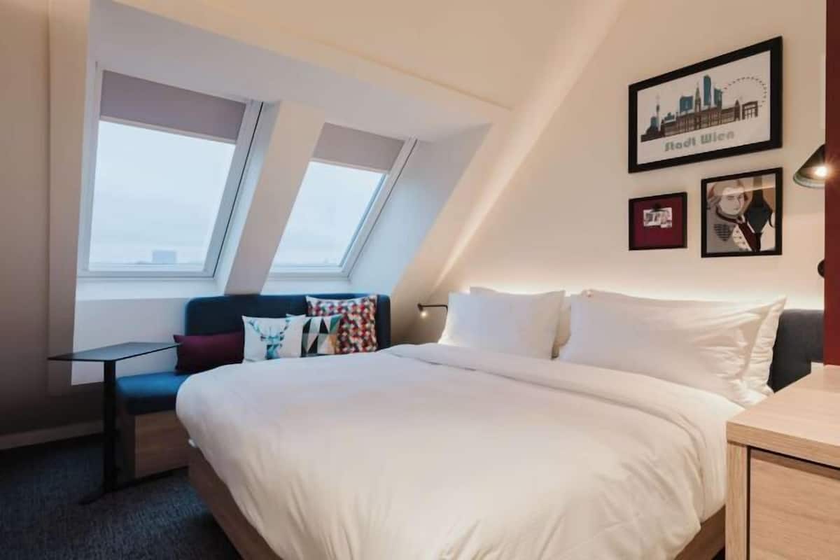 Coffres-forts dans les chambres, bureau, rideaux occultants