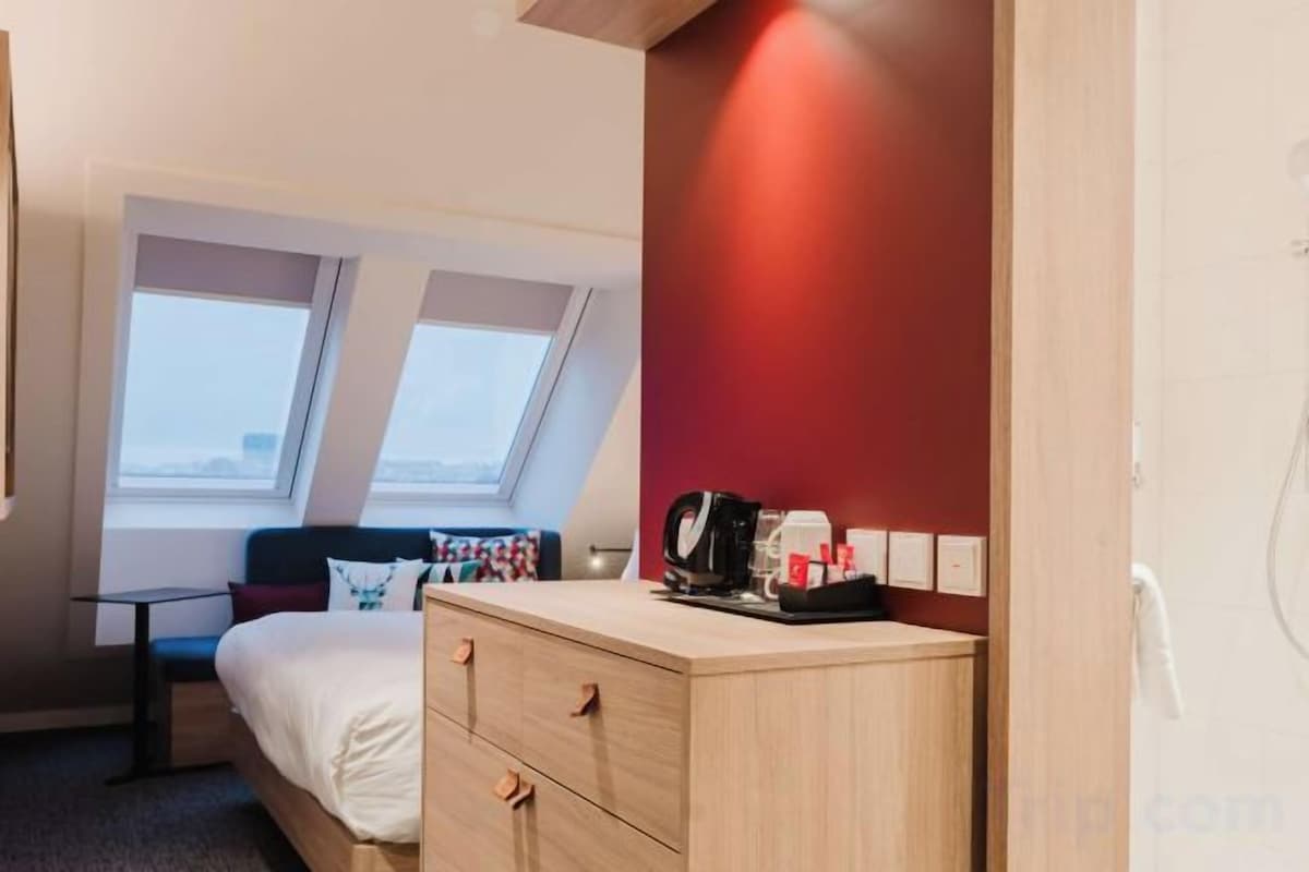 In-room safe, desk, blackout drapes, soundproofing