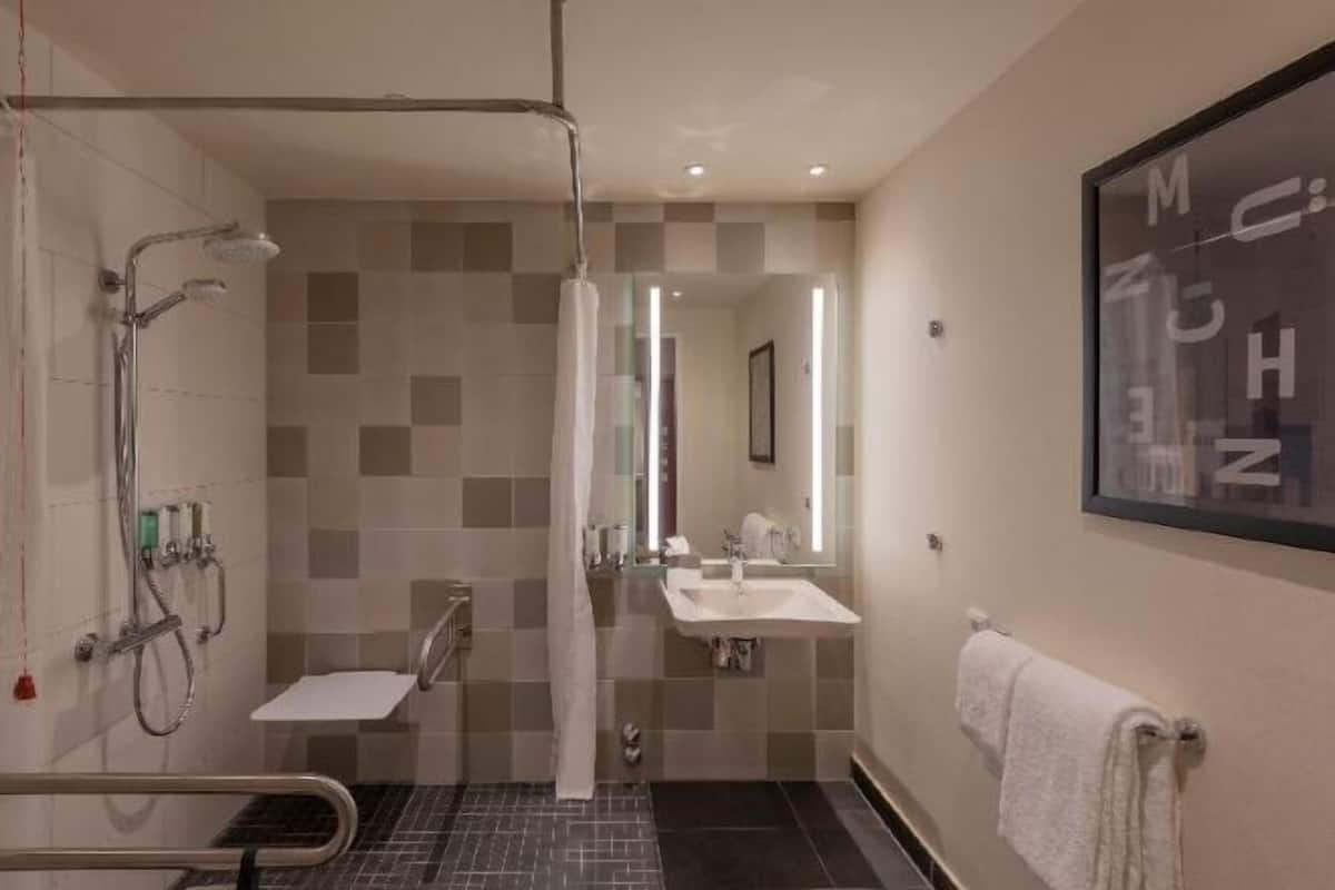 Bagno | Doccia, soffione a pioggia, set di cortesia gratuito, asciugacapelli