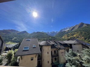 Exterior - 1st floor, view mountain, balcony, fireplace or stove, tv, 50m², Serre Chevalier (Le Monêtier-les-Bains)