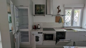 電子レンジ、コンロ、食器洗い機