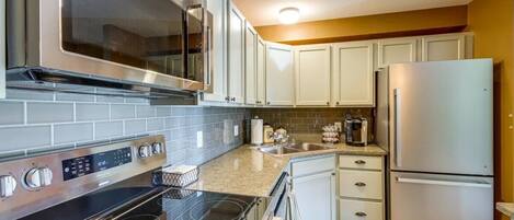 Micro-ondes, four, plaque de cuisson, lave-vaisselle