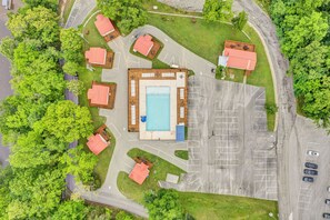 Exterior - Lake Front Lodge With a Pool and Bar & Grill (Smithville)