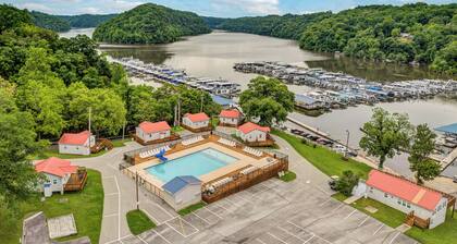 Lake Front Lodge With a Pool and Bar & Grill