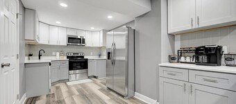 New and fully furnished 2 BR home in Glenside!
