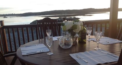 4 Bedroom Holiday Home Overlooking the sea in Connemara