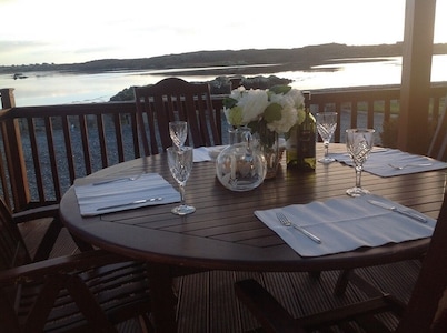 4 Bedroom Holiday Home Overlooking the sea in Connemara