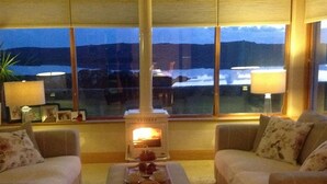 Apartment - 4 Bedroom Holiday Home Overlooking the sea in Connemara (Costelloe)