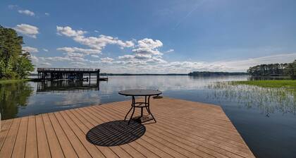 Lakefront, Pet Friendly, Deck, Fire Pit, Kayak