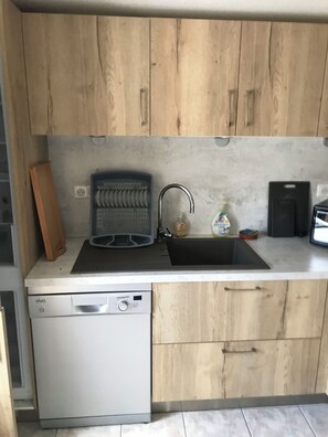 Frigorífic, microones, forn i placa de cuina 