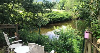 Riverfront, cozy duplex...