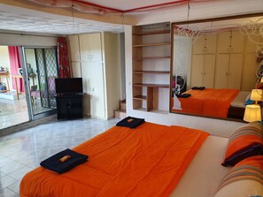 2 bedrooms, iron/ironing board, WiFi, bed sheets - Serviced 2 bedroom apartment & pool in Riviera 3, with services included (Abidjan)