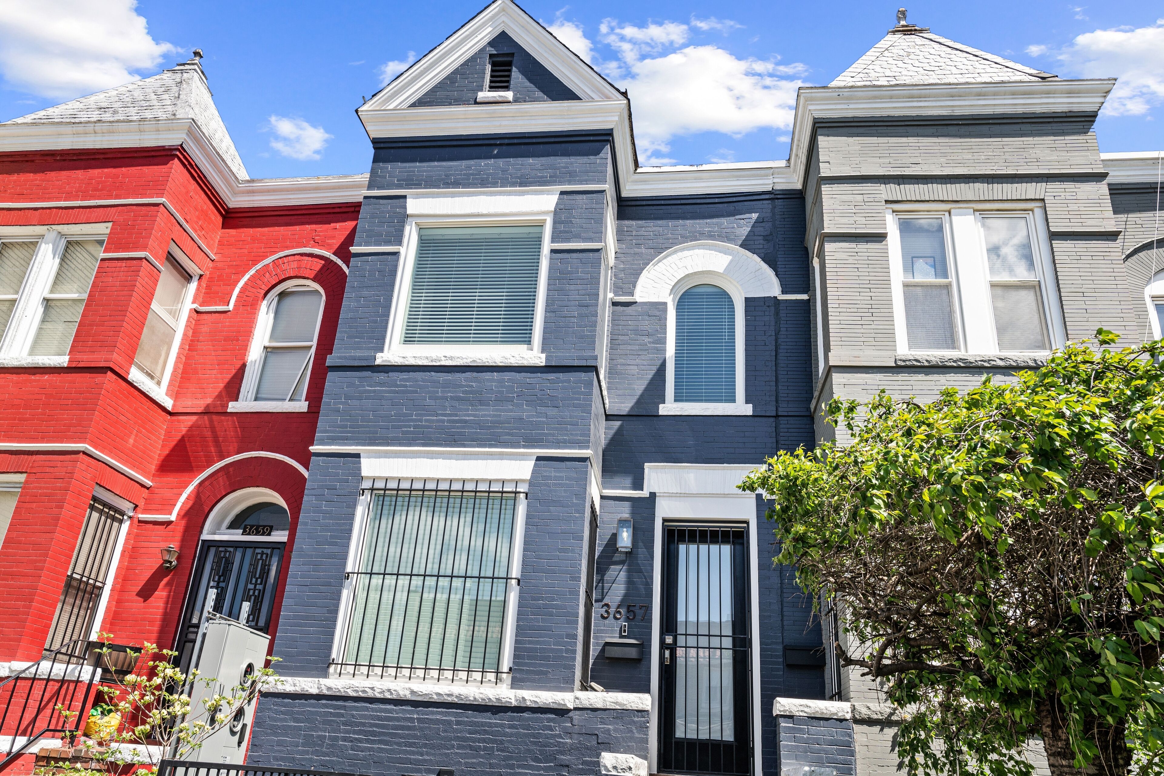 Luxury DC Rowhome with Parking!