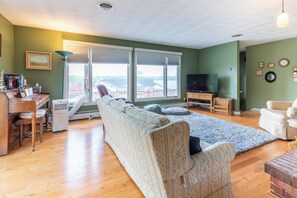 Televisión, chimenea