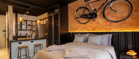 Iron/ironing board, Internet, bed sheets