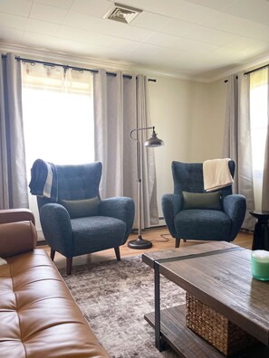 TV connectée, cheminée, baby-foot, espaces bureaux