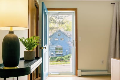 Charming Catskill getaway walking distance to Main St. Pet-friendly!