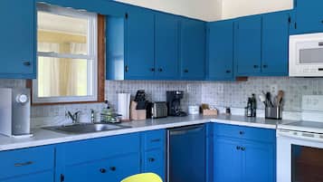 Microwave, oven, stovetop, dishwasher