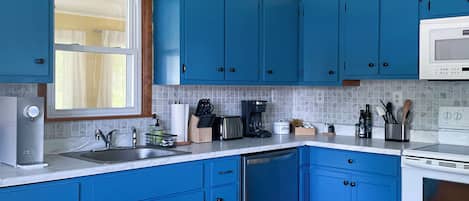 Microwave, oven, stovetop, dishwasher