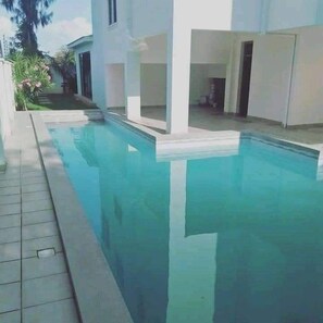 Kolam renang outdoor