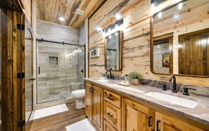 Shower, hair dryer, towels, soap - Piney Acres! Family Retreat! (Broken Bow)