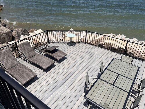 "BEACHNUTS" -SPECTACULAR HOME ON LAKE ERIE !  
5 Bedrooms 12 Beds 4 Full Baths