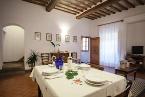 Dining - Fattoria Guicciardini (San Gimignano)