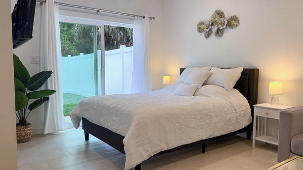 Room - Large, Newly Built 1B Studio w/ Patio, W&D (Naples)