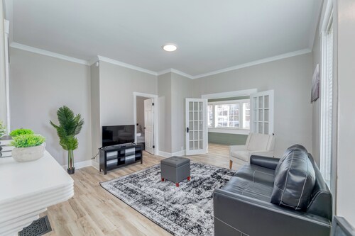 Cozy 1-Bedroom Retreat Near DePauw University & Downtown Greencastle!