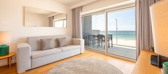 GuestReady - Golden sea view retreat