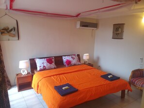 1 habitación, tabla de planchar con plancha, wifi y ropa de cama 