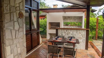 Villa | Outdoor dining