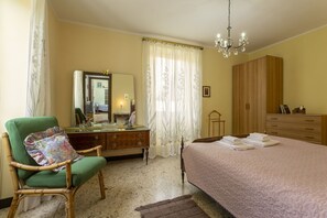 2 Schlafzimmer, Schreibtisch, Bügeleisen/Bügelbrett, kostenloses WLAN