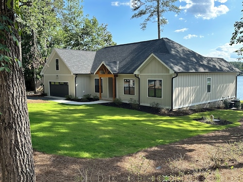 US Open! Beautiful Brand New Home on large Private Lake 11m from Pinehurst #2!