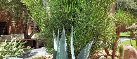 تفاصيل الفندق من الخارج