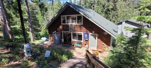 Exterior - Beary Happy Cabin (Arnold)