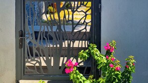 A modern house with a large window, a tree, and a gate with a tree design. - Suelo Flat Villa for Family (Bodrum)
