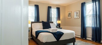 Re-listed: Adorable Condo Beverly - Salem - Halloween