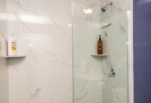 Re-listed: Adorable Condo Beverly - Salem - Halloween