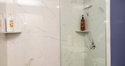 Re-listed: Adorable Condo Beverly - Salem - Halloween