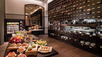 Tägliches Frühstücksbuffet (45 AUD pro Person)