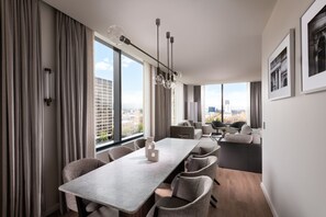 Ropa de cama de alta calidad y minibar 