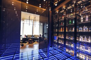 Pub, al fresco dining, open daily - Renaissance Beijing Haidian Hotel (Beijing)