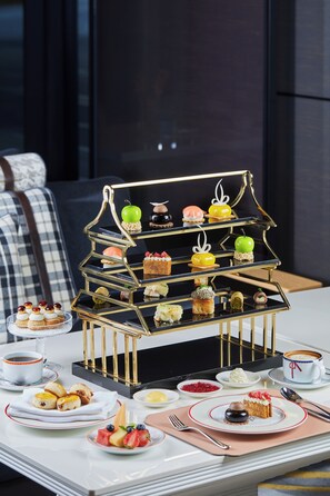 Pub, alfresco dining, open daily - Renaissance Beijing Haidian Hotel (Beijing)